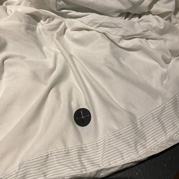 Lululemon Run Jacket - White, Lined with hood and a ton of pockets - size 8 - Picture 14 of 15